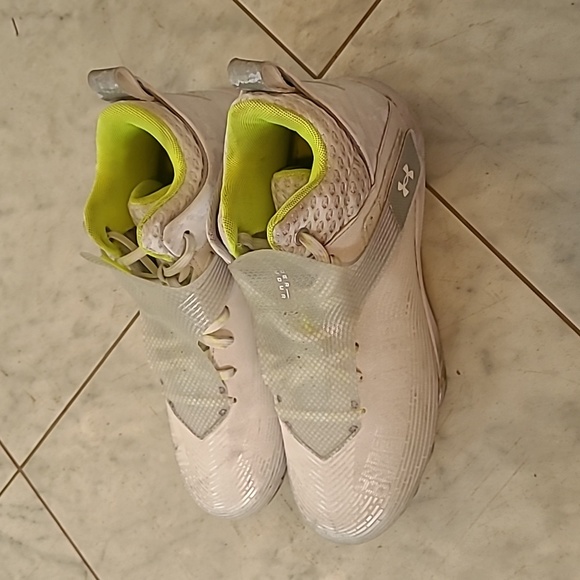 Under Armour Cleats - Picture 3 of 9